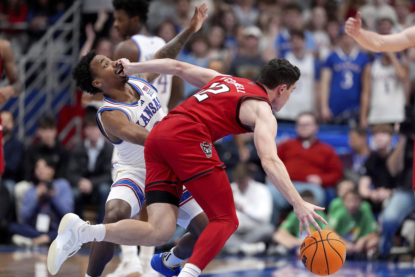 Mayo scores 26, Dickinson has 21 points and 14 boards as No. 10 KU beats NC State, 75-60 | iNFOnews.ca
