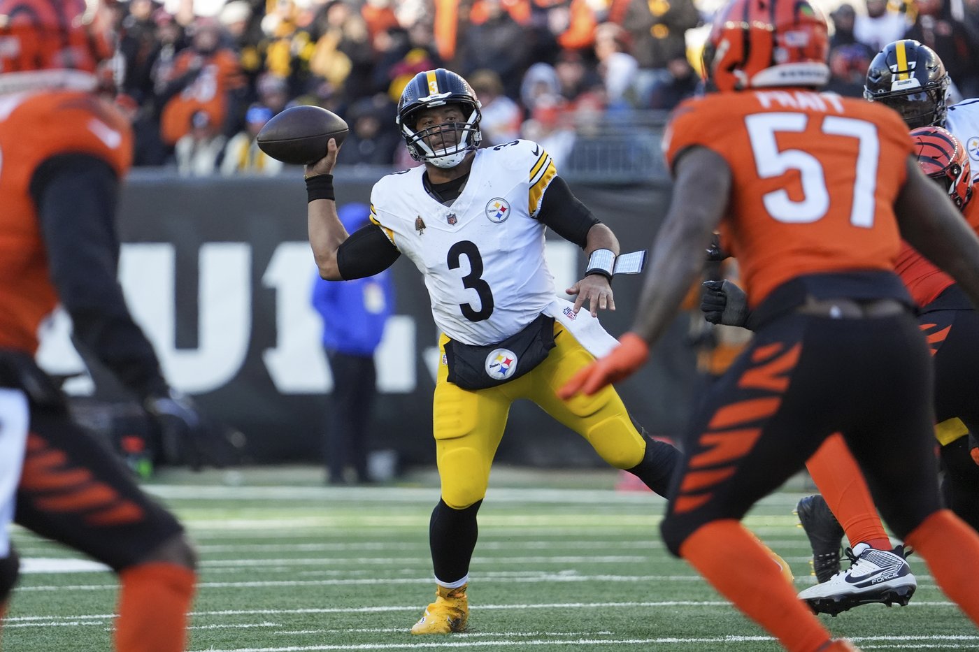 Russell Wilson throws for a season-high 414 yards and 3 TDs as the Steelers top the Bengals 44-38 | iNFOnews.ca