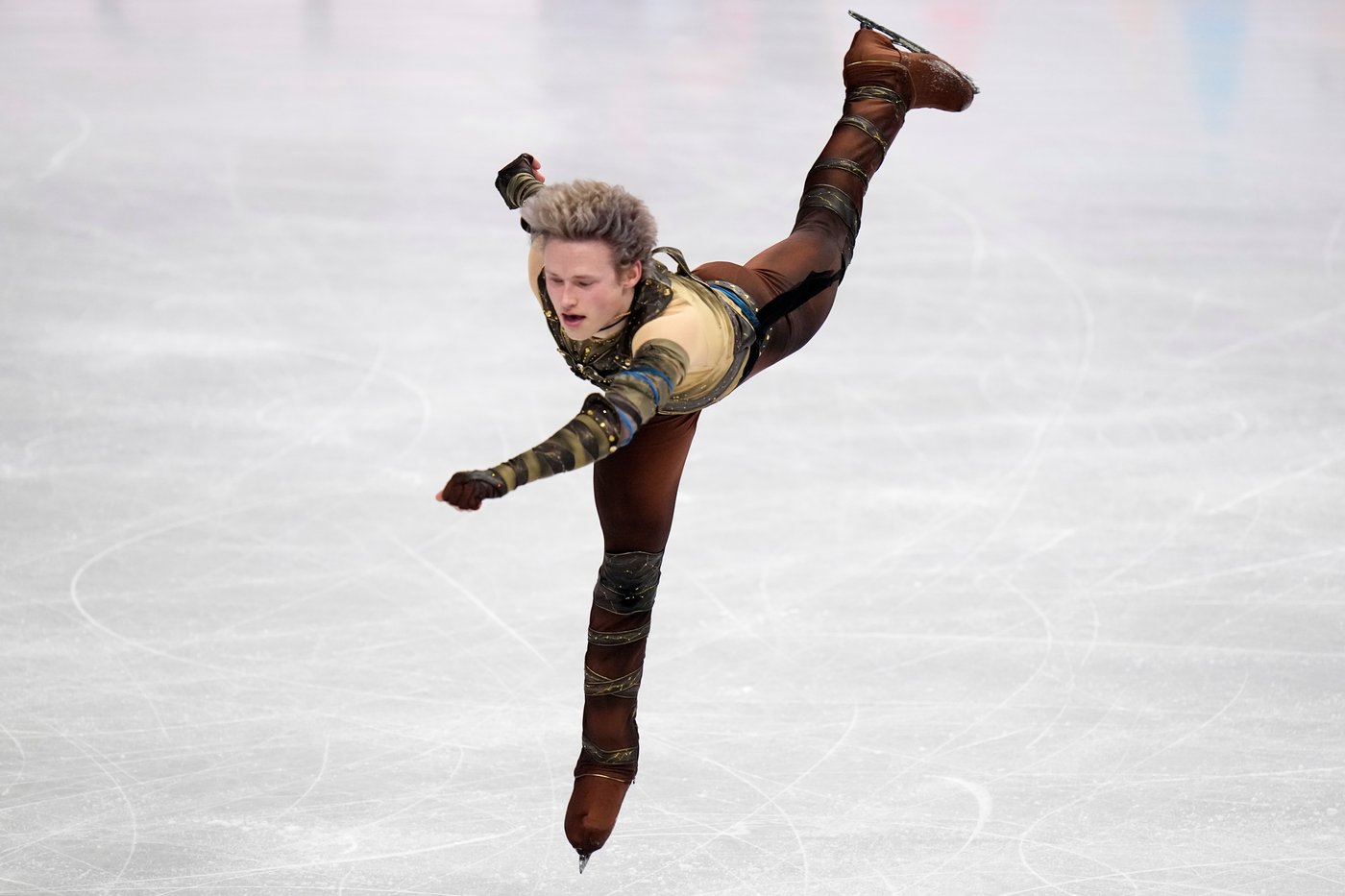 Malinin rebounds from Olympics at the worlds with a personal-best short program | iNFOnews.ca