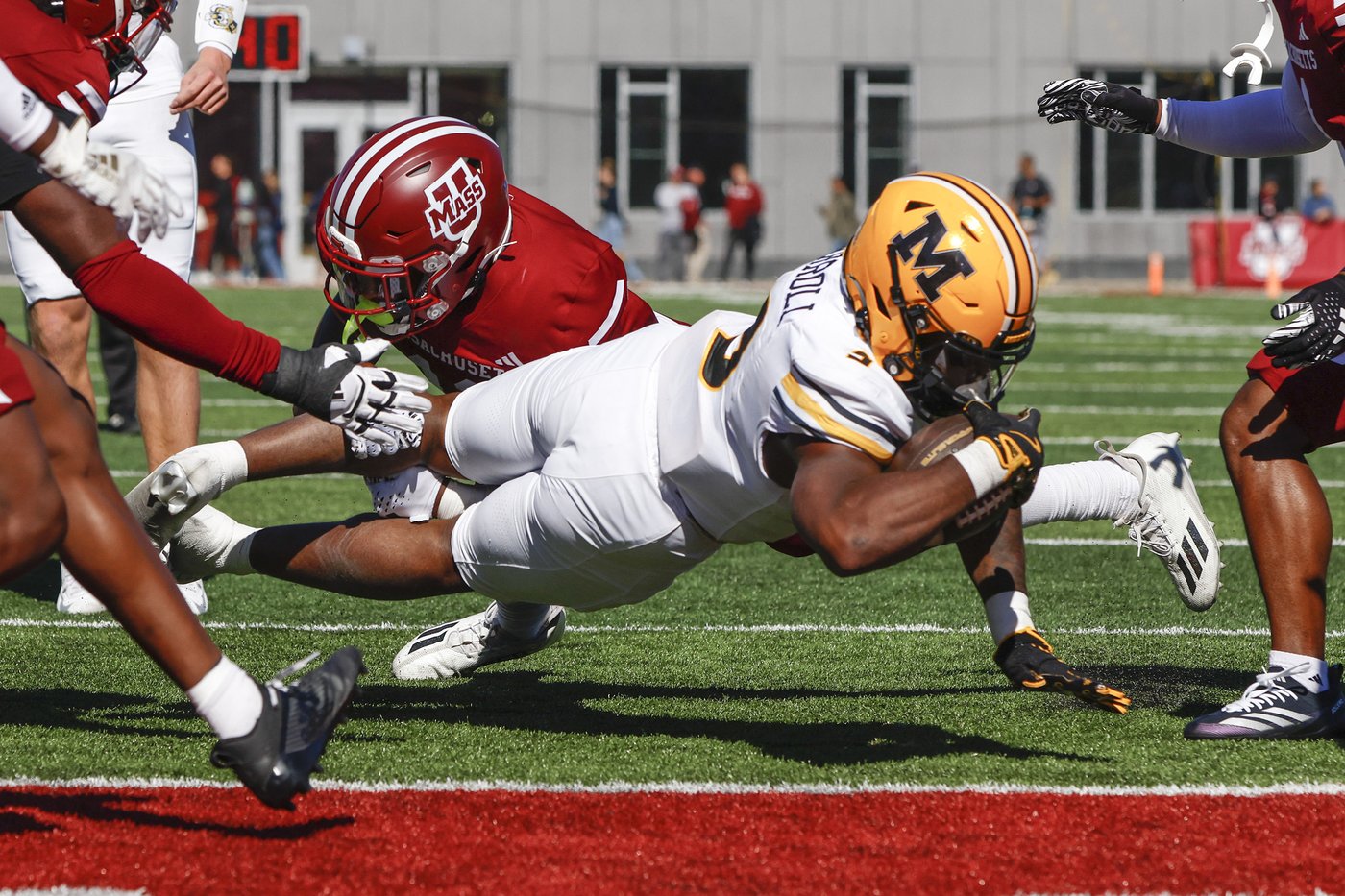 Luther Burden's long TD run gets No. 21 Missouri started in 45-3 rout of Minutemen | iNFOnews.ca Luther Burden's long TD run gets No. 21 Missouri started in 45-3 rout of Minutemen | iNFOnews.ca