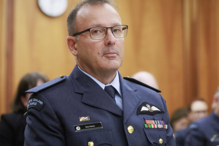 New Zealand's military chief resigns after admitting to an inappropriate relationship | iNFOnews.ca