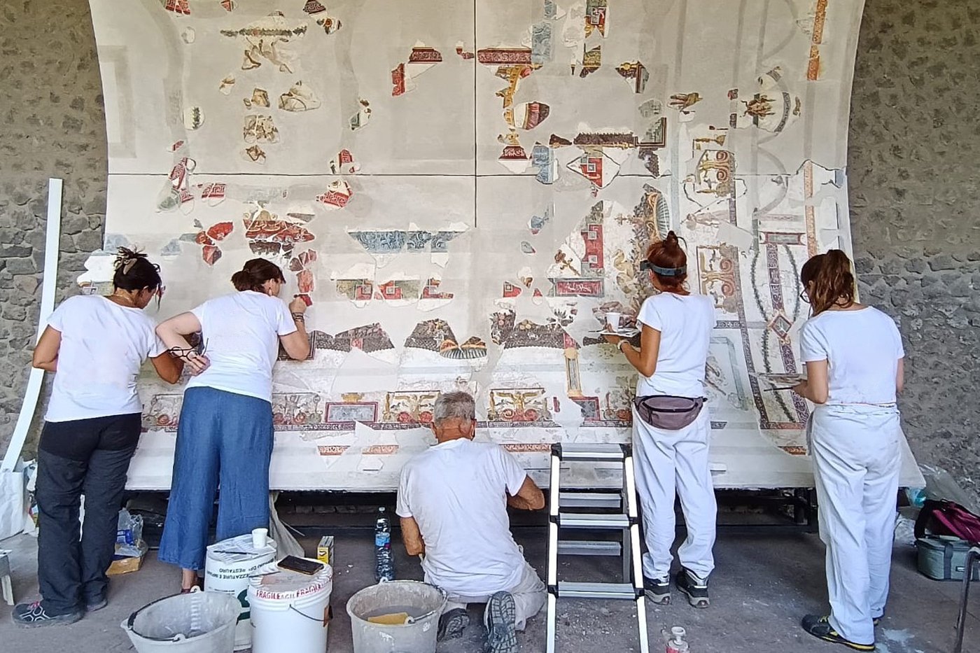 Pompeii archaeologists reconstruct frescoed ceiling of a banquet hall, with more fragments to come | iNFOnews.ca Pompeii archaeologists reconstruct frescoed ceiling of a banquet hall, with more fragments to come | iNFOnews.ca