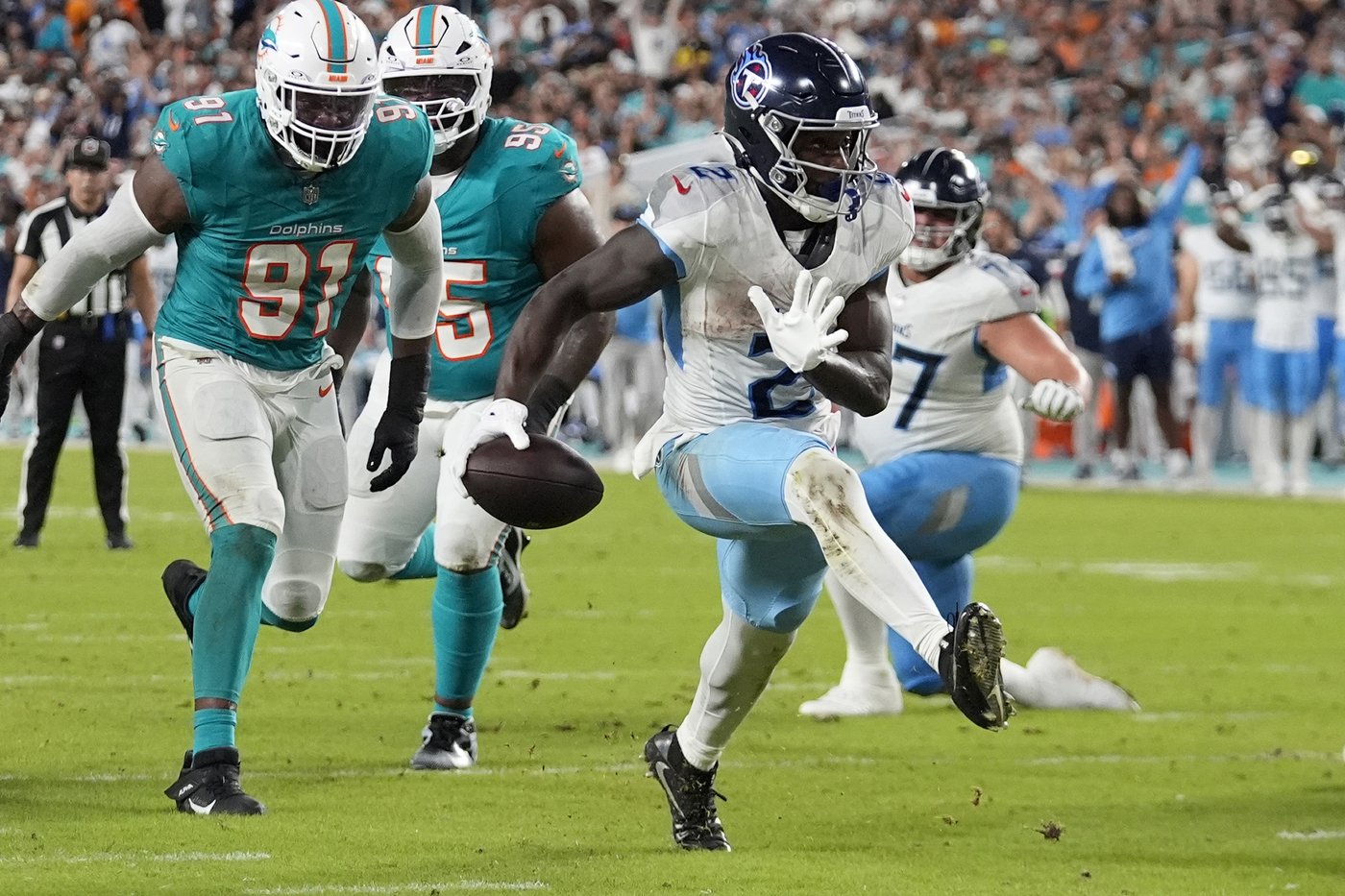 Dolphins offense extends difficult start in 31-12 loss to Titans | iNFOnews.ca Dolphins offense extends difficult start in 31-12 loss to Titans | iNFOnews.ca