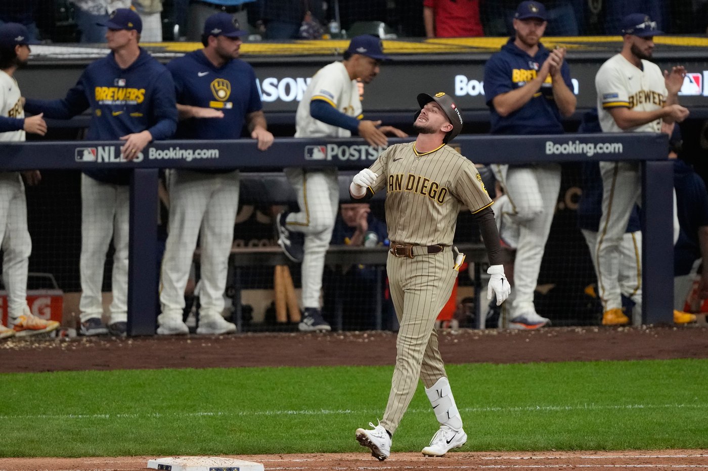 Brewers edge Padres 3-2 in NLDS opener that features bizarre play in 9th inning | iNFOnews.ca