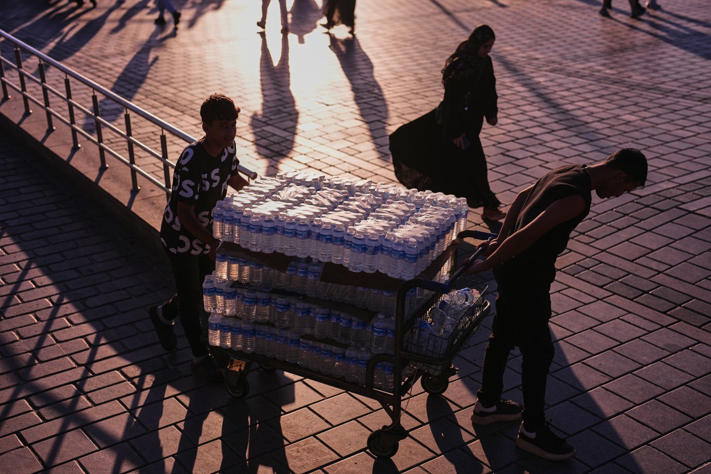 An early heat wave hits Europe, in photos | iNFOnews.ca
