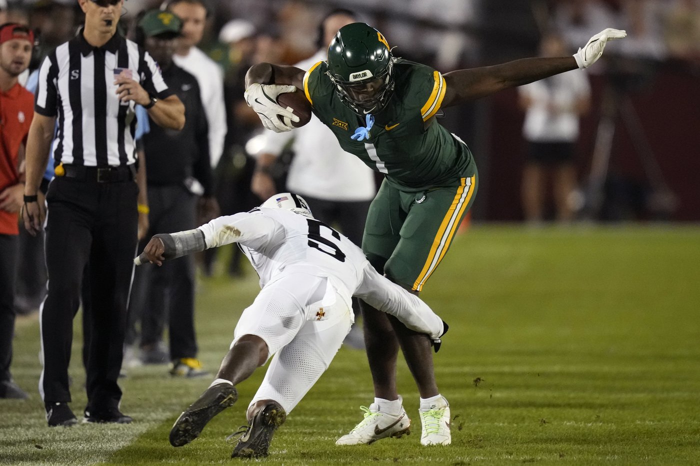 Rocco Becht throws for 277 yards and two scores to lead No. 16 Iowa State to 43-21 win over Baylor | iNFOnews.ca