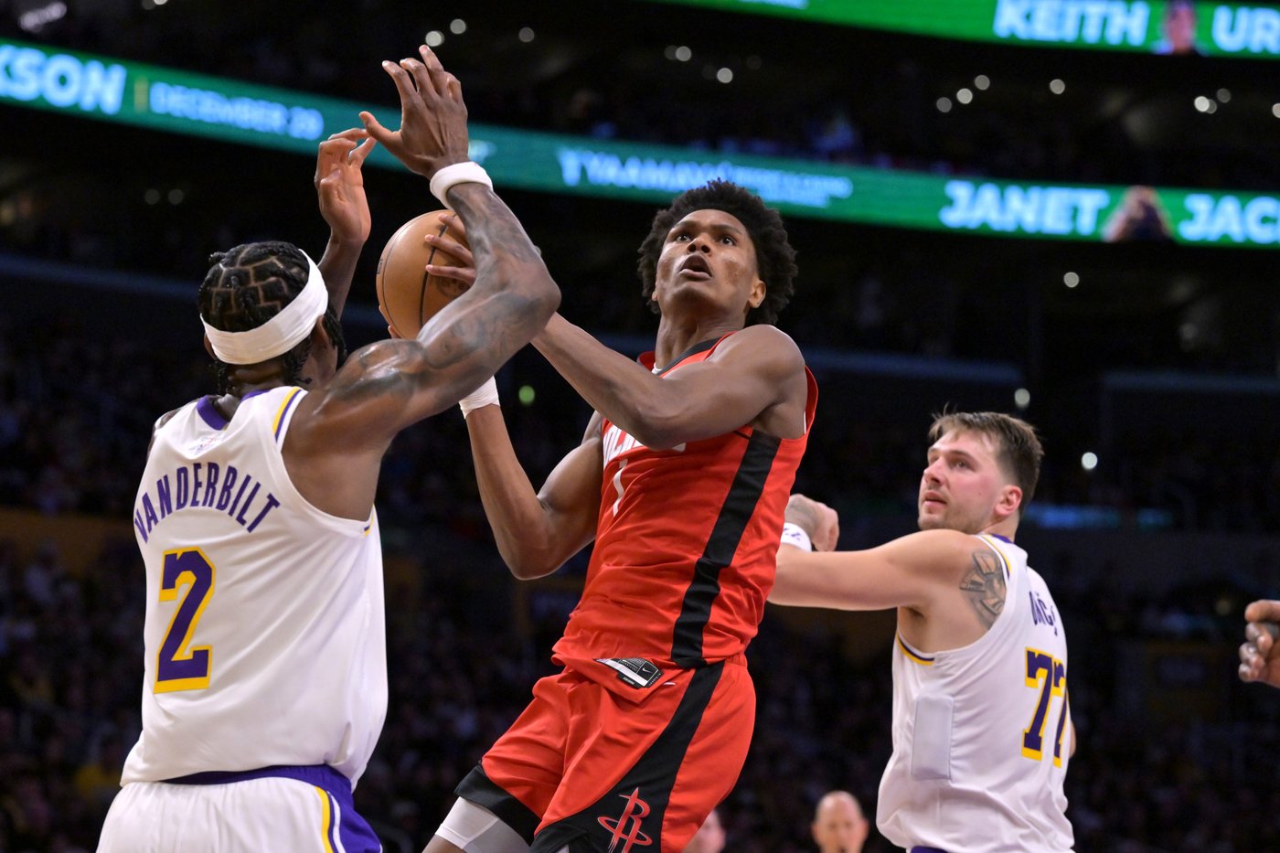 Amen Thompson's 26 points lead Rockets to 119-96 win over Doncic and the Lakers | iNFOnews.ca Amen Thompson's 26 points lead Rockets to 119-96 win over Doncic and the Lakers | iNFOnews.ca