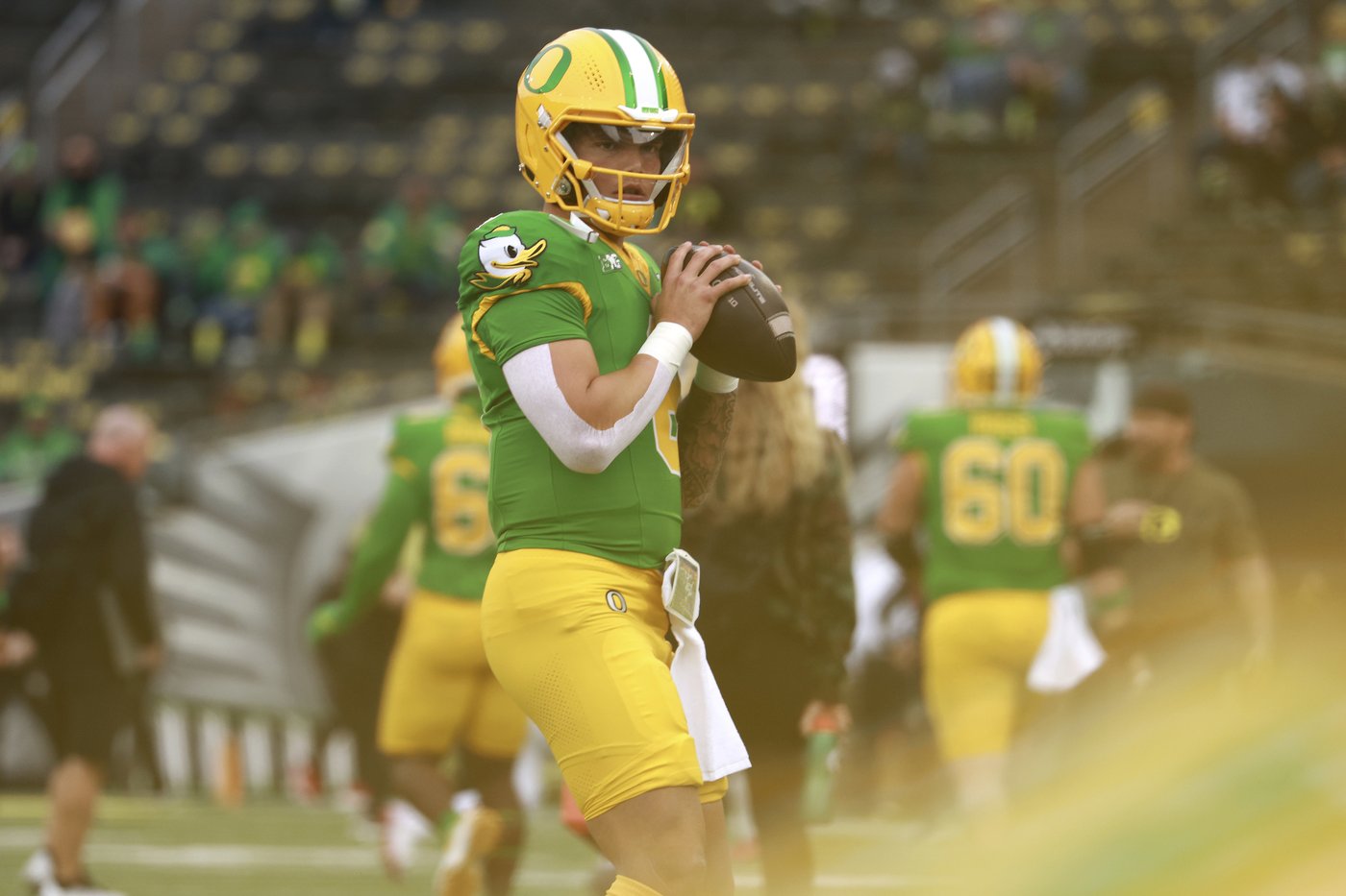 Gabriel breaks NCAA total TDs record and No. 1 Oregon downs Maryland 39-18 | iNFOnews.ca