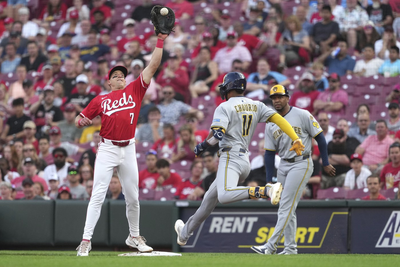 Friedl makes game-saving grab and Reds rally to snap Brewers' 8-game streak with 4-2 win | iNFOnews.ca Friedl makes game-saving grab and Reds rally to snap Brewers' 8-game streak with 4-2 win | iNFOnews.ca
