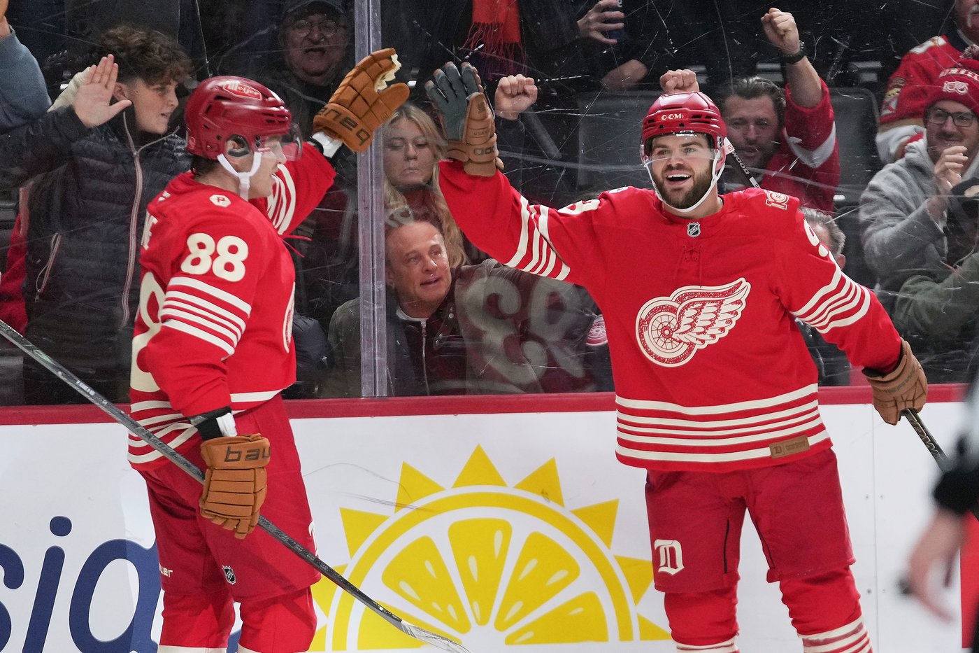 Predators score 5 in the 3rd period to end a 3-game slide with 6-3 win over Red Wings | iNFOnews.ca