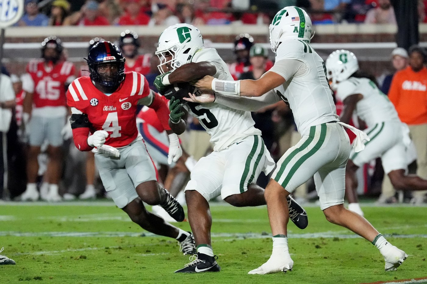 No. 9 Ole Miss rolls past Charlotte 41-9 behind Trinidad Chambliss’ 2 TD passes | iNFOnews.ca No. 9 Ole Miss rolls past Charlotte 41-9 behind Trinidad Chambliss’ 2 TD passes | iNFOnews.ca
