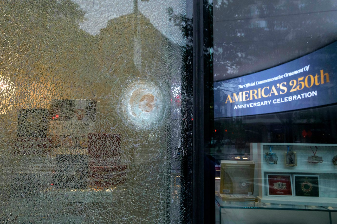 Photos of a shooting near the White House in Washington | iNFOnews.ca