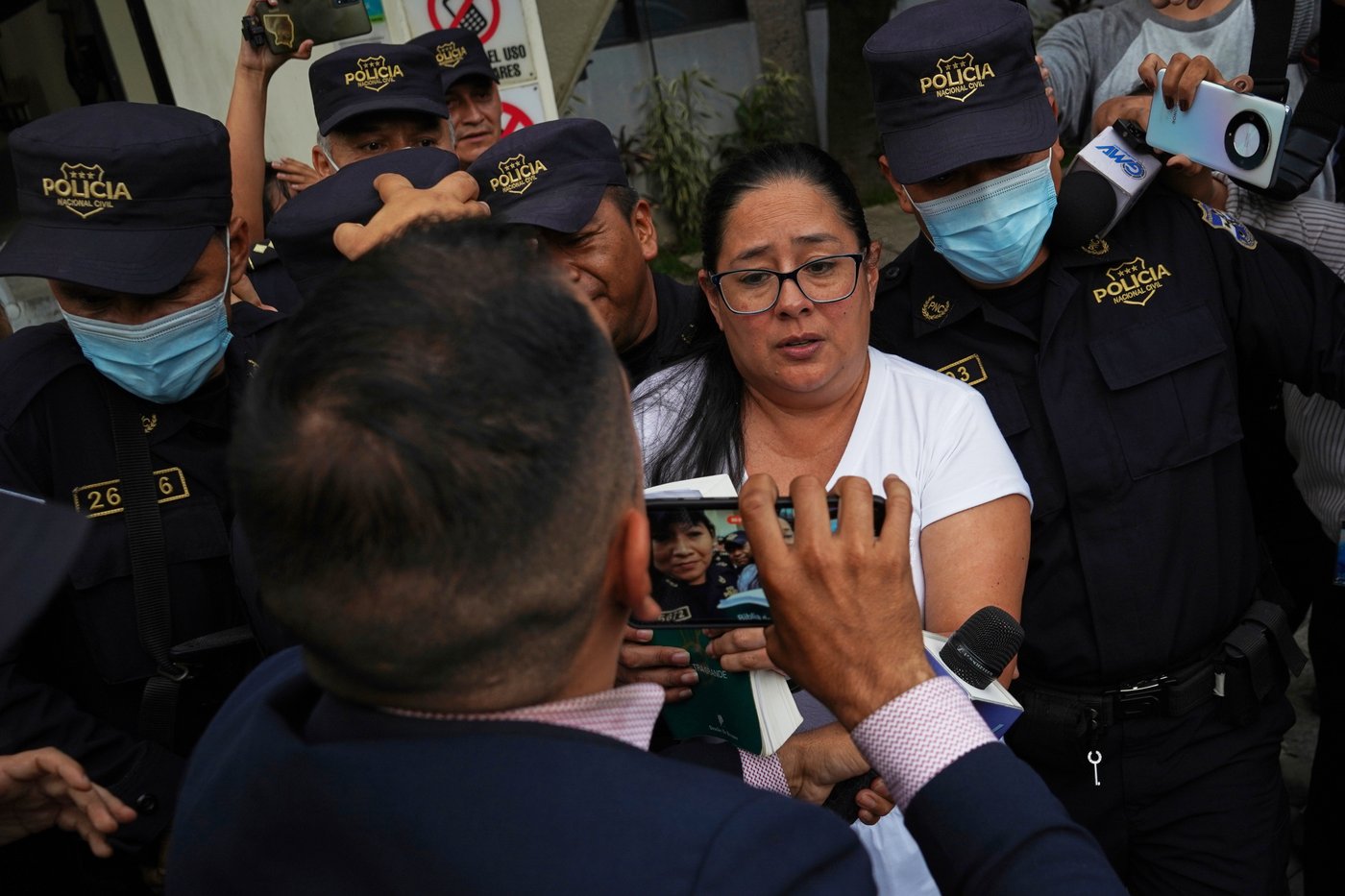 Judge orders El Salvador human rights lawyer jailed for 6 months pending trial | iNFOnews.ca Judge orders El Salvador human rights lawyer jailed for 6 months pending trial | iNFOnews.ca