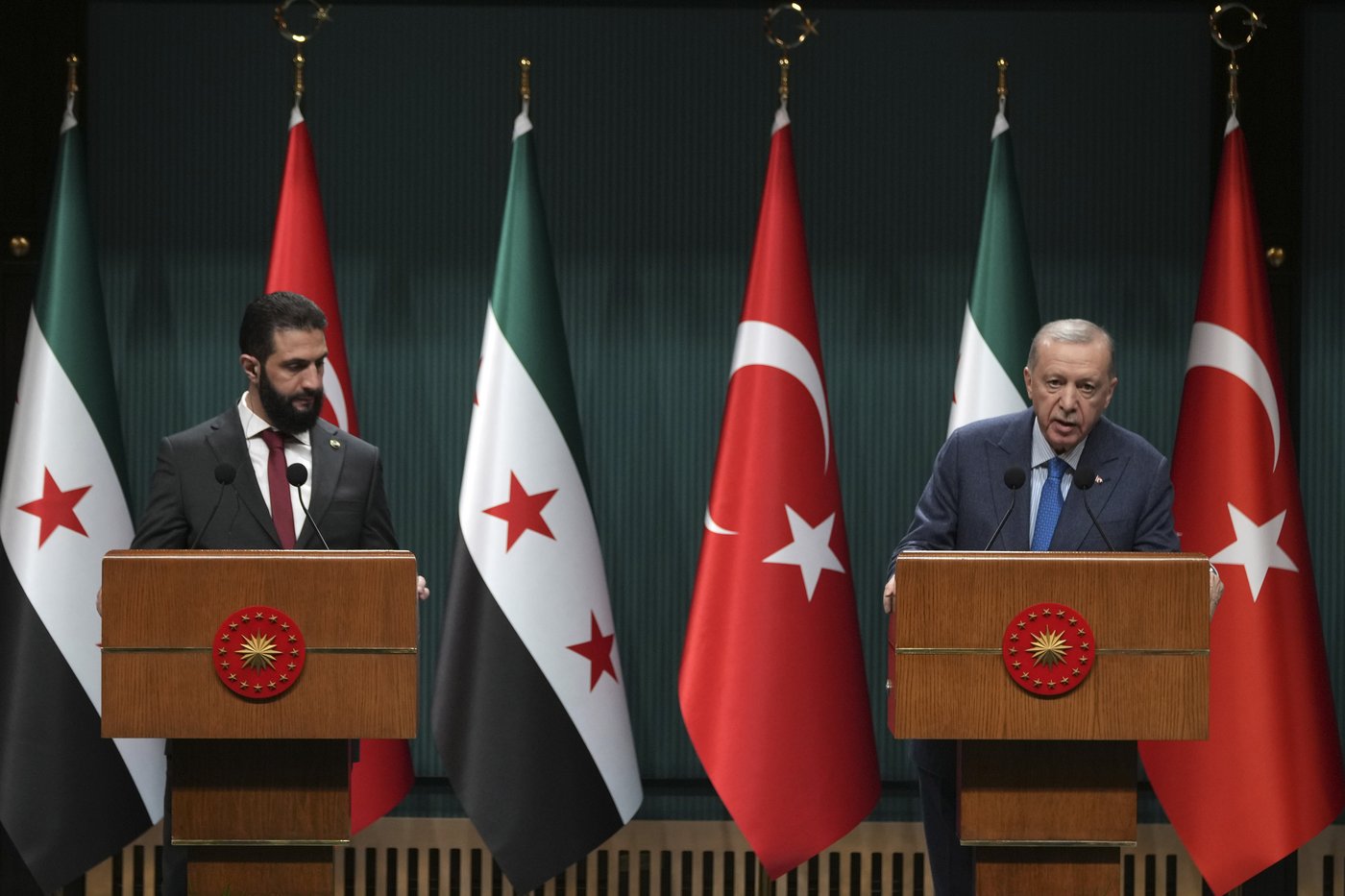 Syria's interim leader holds talks with key ally Turkey on his second international trip | iNFOnews.ca