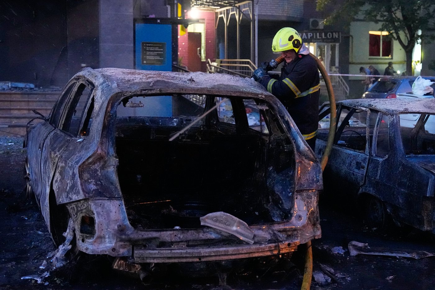 Photos show Russian missile and drone attack on Ukrainian capital Kyiv | iNFOnews.ca