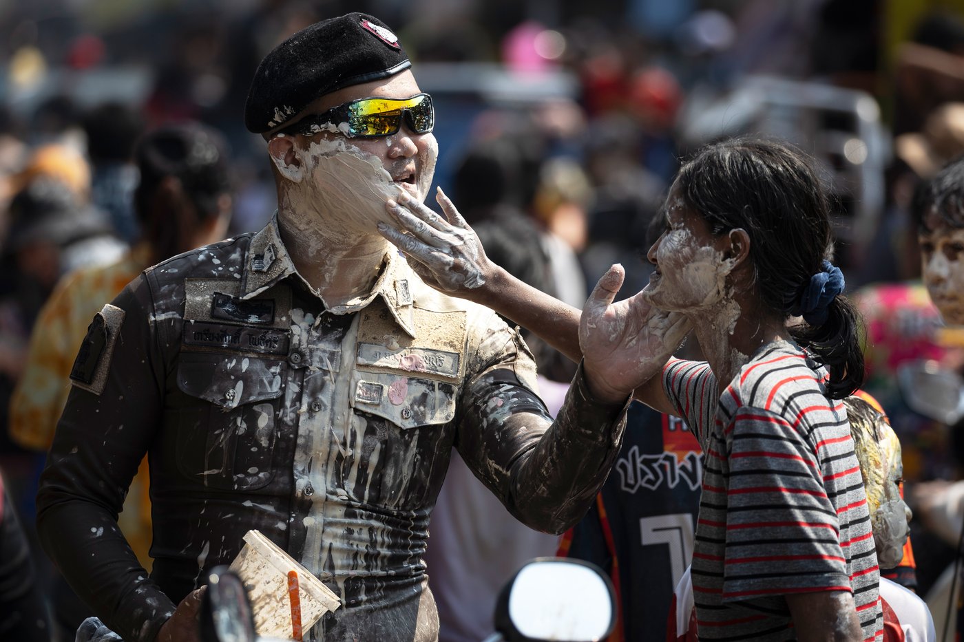 People spray water to celebrate the Thai New Year during the Songkran festival, in photos | iNFOnews.ca