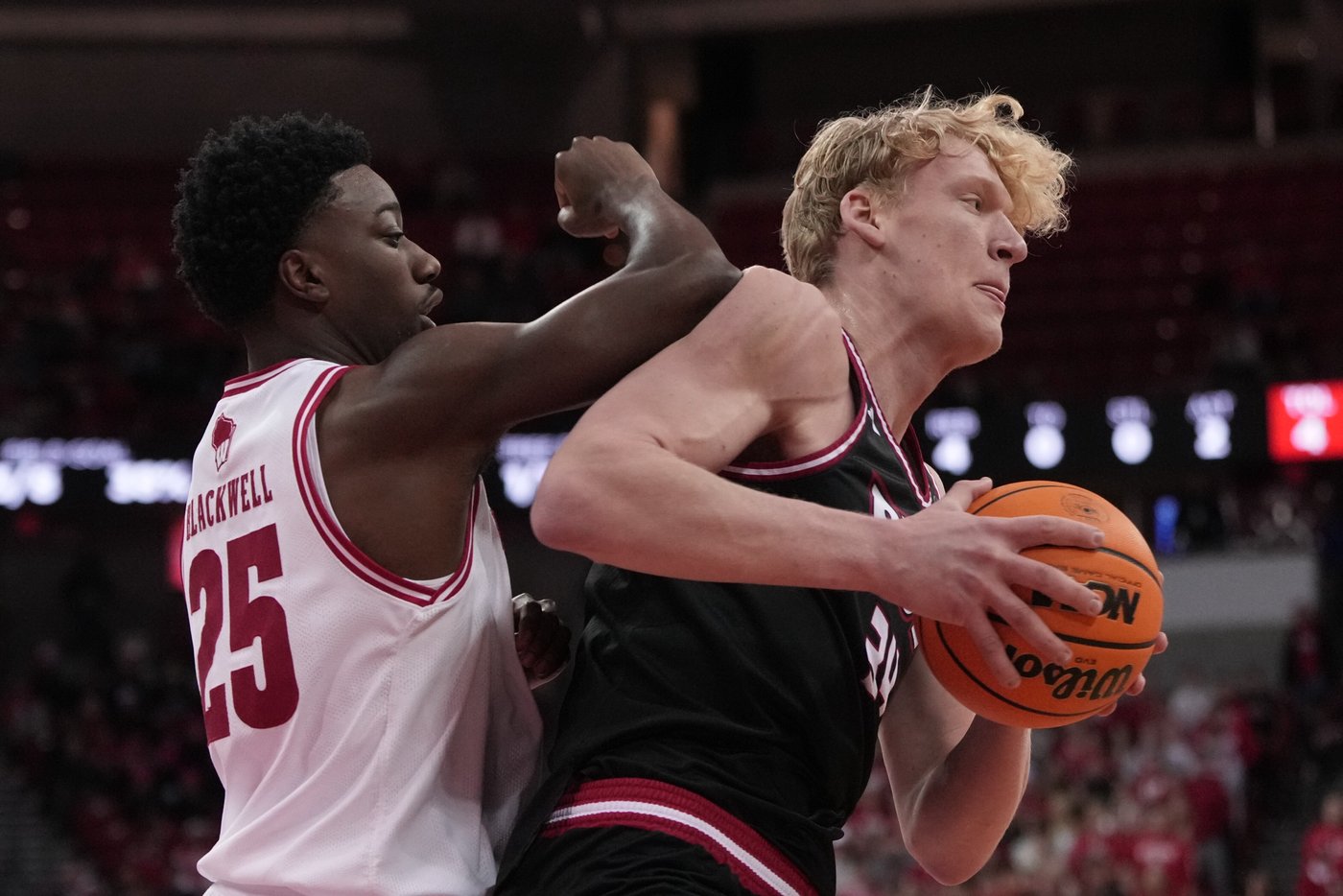 No. 23 Wisconsin stays unbeaten with 94-69 rout of SIU Edwardsville | iNFOnews.ca No. 23 Wisconsin stays unbeaten with 94-69 rout of SIU Edwardsville | iNFOnews.ca