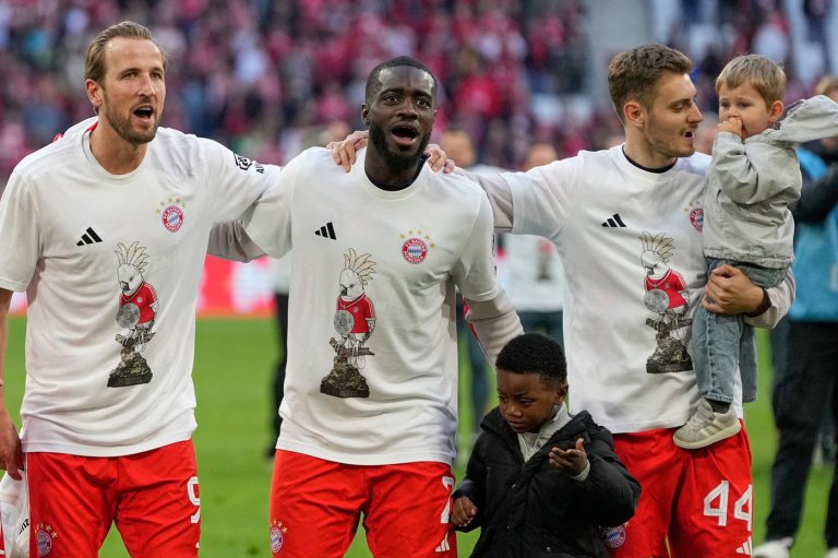 Why Bayern's players are wearing cockatoo T-shirts for Bundesliga celebrations | iNFOnews.ca