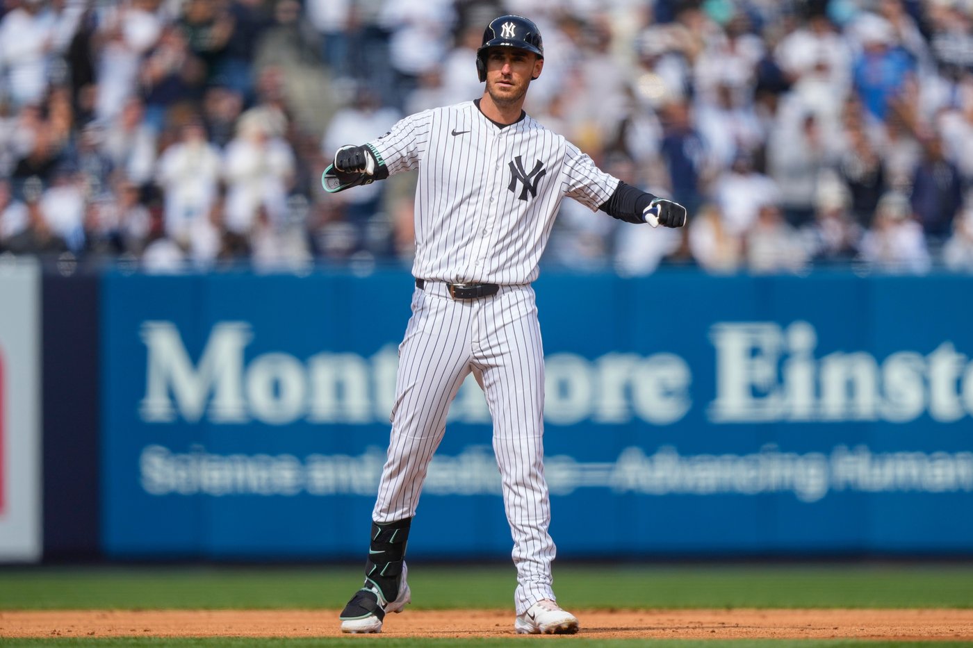 Yankees left fielder Cody Bellinger makes acrobatic catch to rob Marlins' Xavier Edwards | iNFOnews.ca Yankees left fielder Cody Bellinger makes acrobatic catch to rob Marlins' Xavier Edwards | iNFOnews.ca