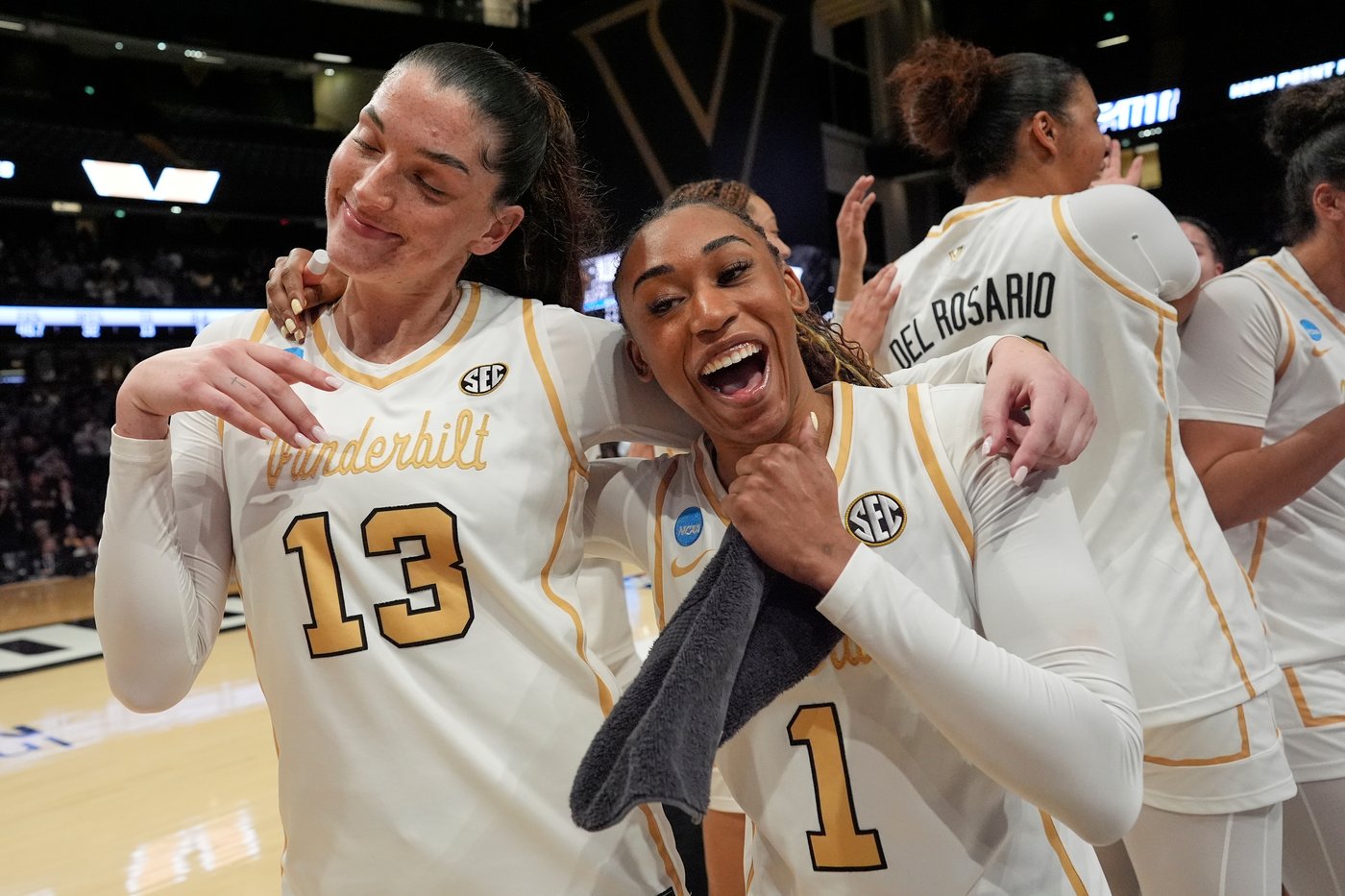 Mikayla Blakes storms past Vanderbilt women's single-season scoring mark in NCAA opener | iNFOnews.ca