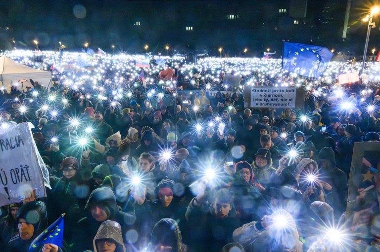 Slovaks protest populist leader Fico on anniversary of Velvet Revolution | iNFOnews.ca