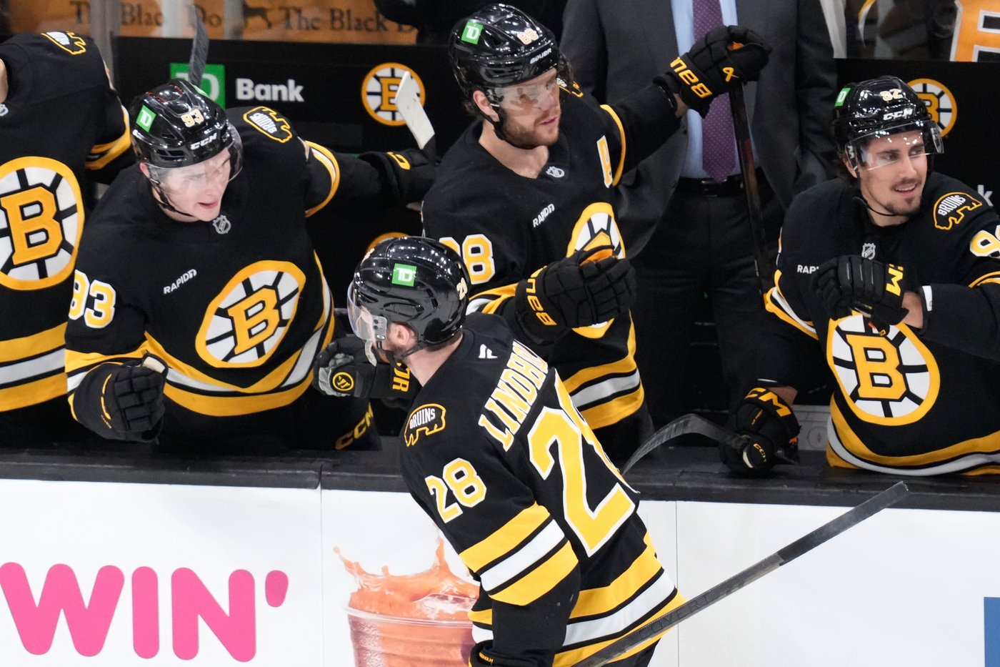 Knies scores twice, Maple Leafs snap 3-game skid with 4-2 win over Bruins | iNFOnews.ca