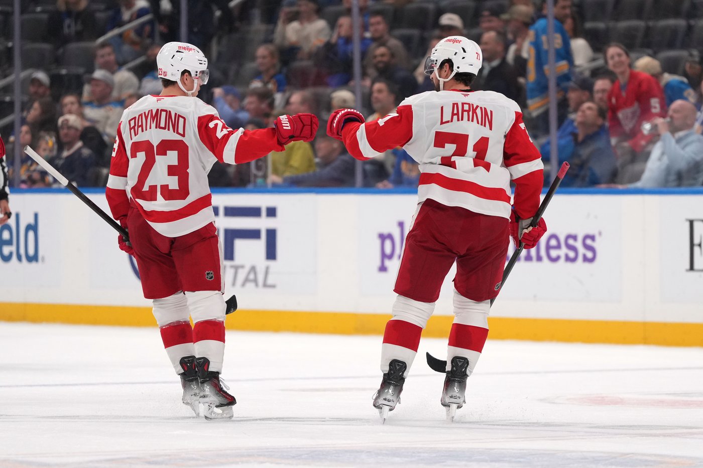 Dylan Larkin scores twice to help Red Wings beat Blues 5-2 | iNFOnews.ca Dylan Larkin scores twice to help Red Wings beat Blues 5-2 | iNFOnews.ca