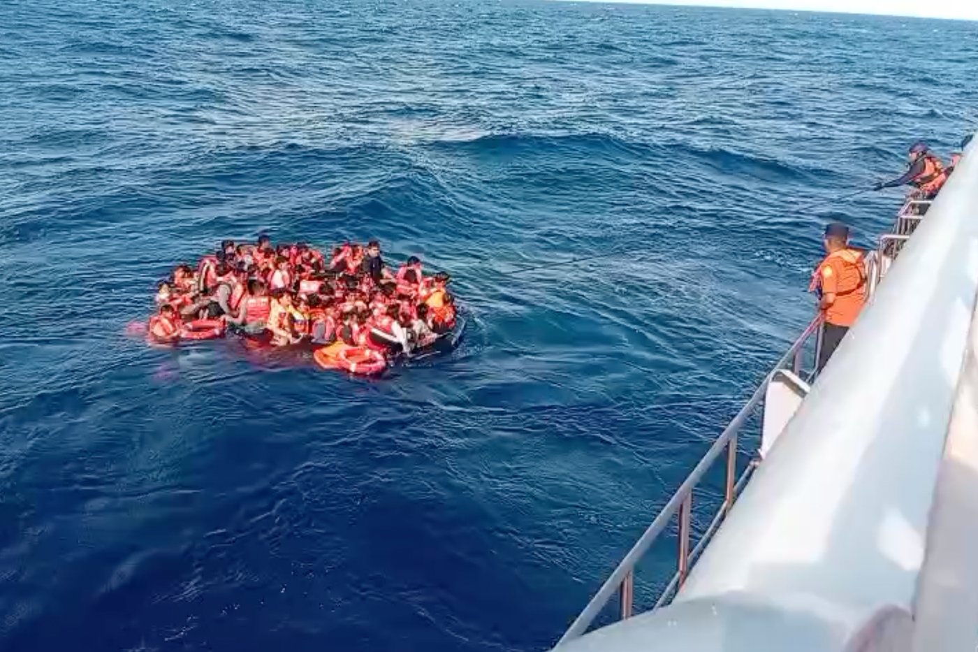 Rescuers evacuate more than 200 from a ferry fire that left at least 1 dead near Bali | iNFOnews.ca