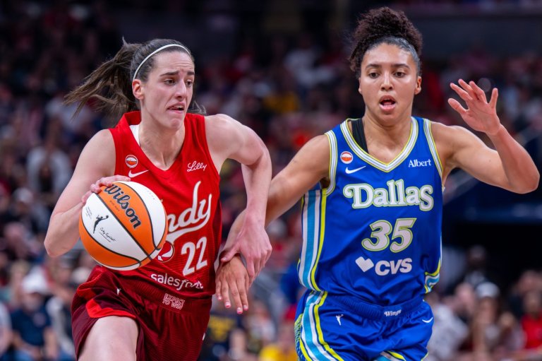 Clark-Bueckers matchup averages 2.49M, 2nd most-watched WNBA regular-season game on ABC or ESPN | iNFOnews.ca