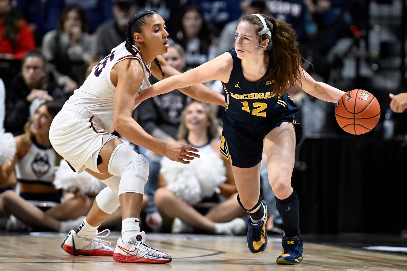 Azzi Fudd scores 31 points to help No. 1 UConn top No. 6 Michigan 72-69 | iNFOnews.ca Azzi Fudd scores 31 points to help No. 1 UConn top No. 6 Michigan 72-69 | iNFOnews.ca