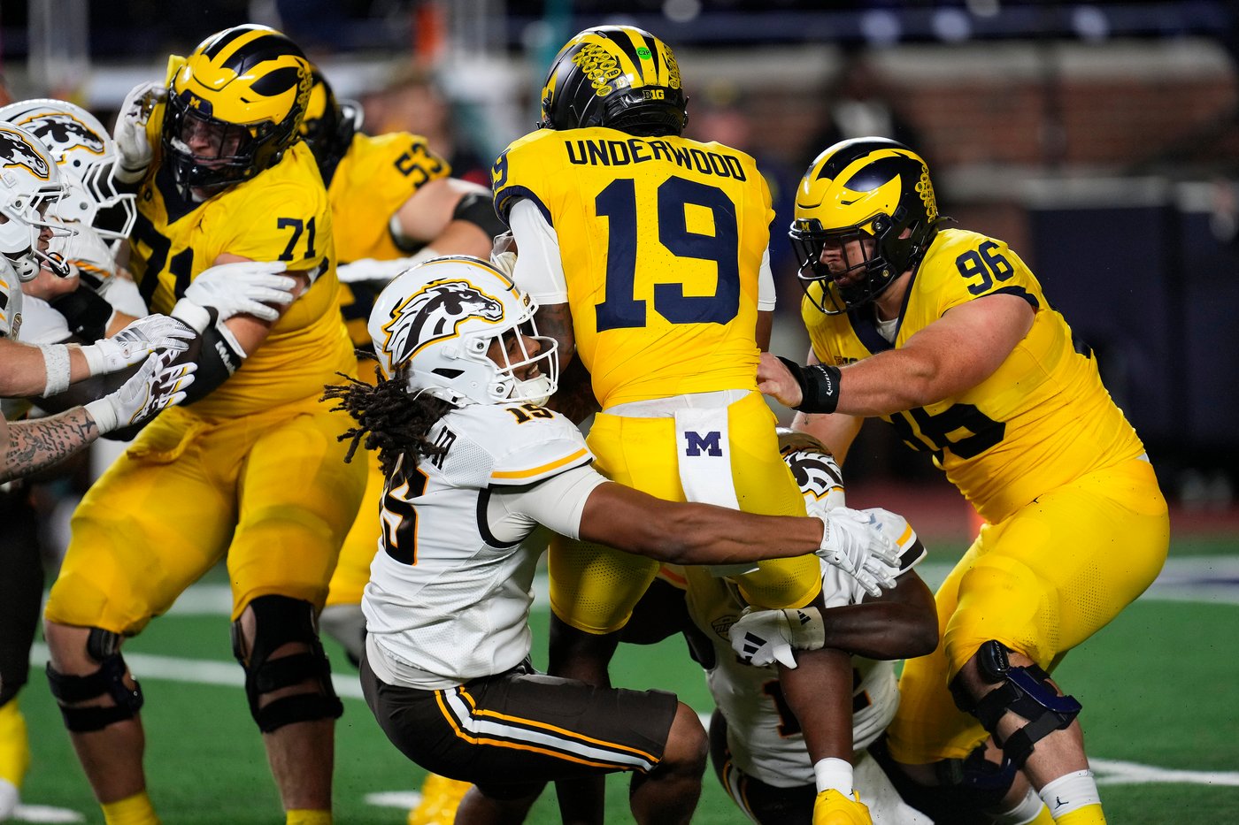 Michigan coach Kyle Whittingham says Bryce Underwood has to improve to keep his job as QB 1 | iNFOnews.ca