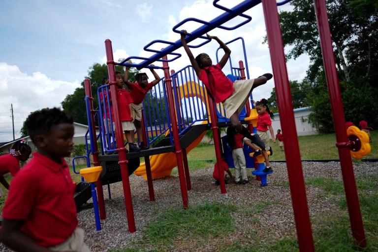 How to help your kids make friends at a new school | iNFOnews.ca