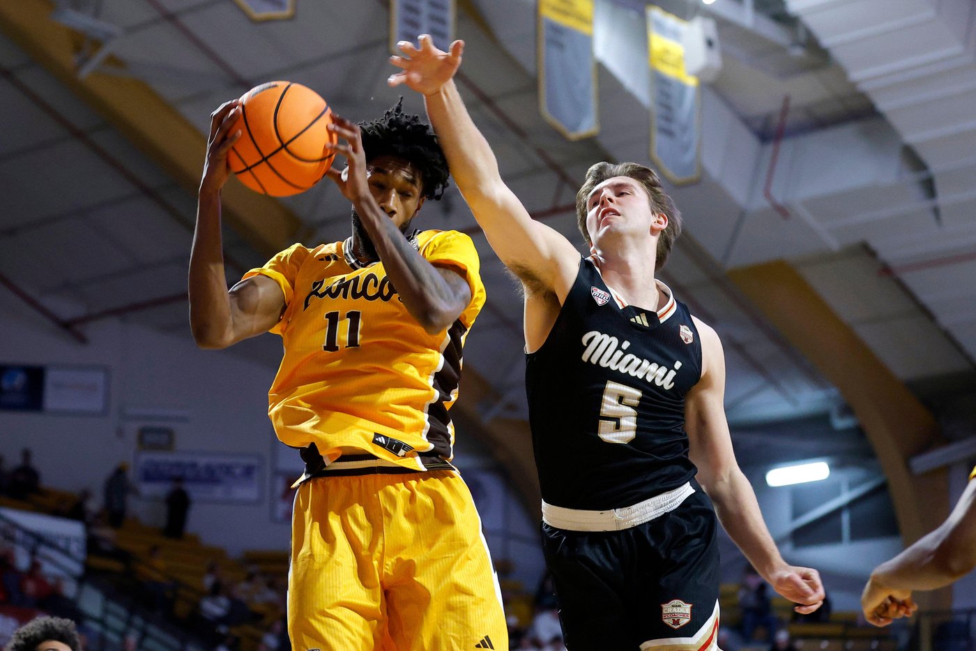 No. 21 Miami (Ohio) rallies past Western Michigan 69-67 to remain the only unbeaten Division I team | iNFOnews.ca No. 21 Miami (Ohio) rallies past Western Michigan 69-67 to remain the only unbeaten Division I team | iNFOnews.ca