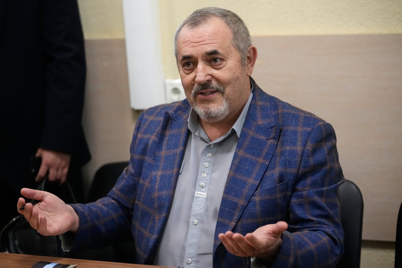 A Putin critic is convicted on charges that will keep him from campaigning for Russia's parliament | iNFOnews.ca A Putin critic is convicted on charges that will keep him from campaigning for Russia's parliament | iNFOnews.ca