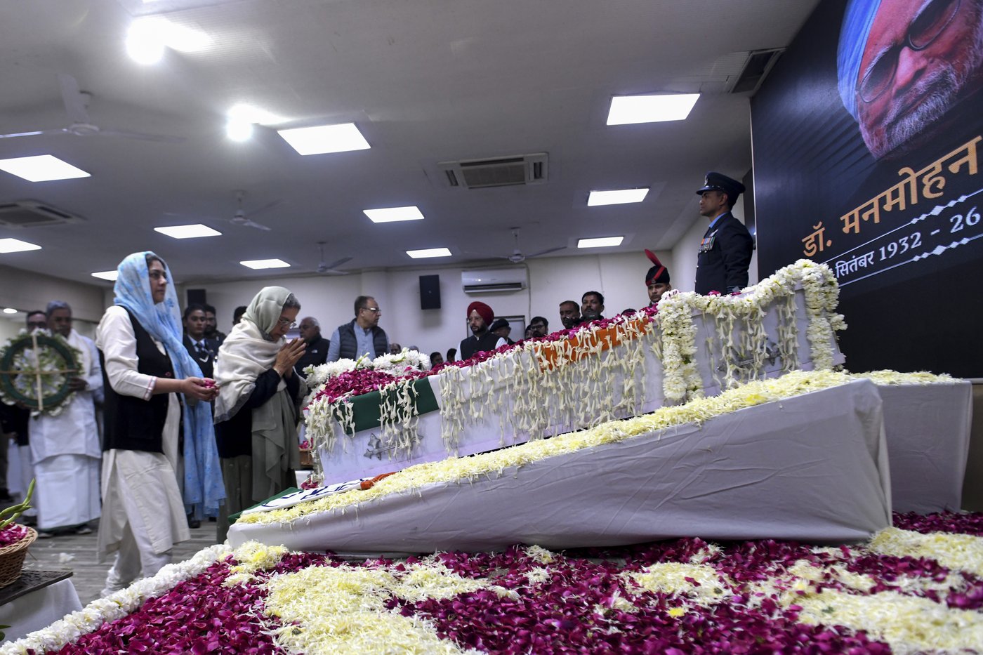 Former Indian Prime Minister Manmohan Singh, who instituted economic reforms, cremated in New Delhi | iNFOnews.ca
