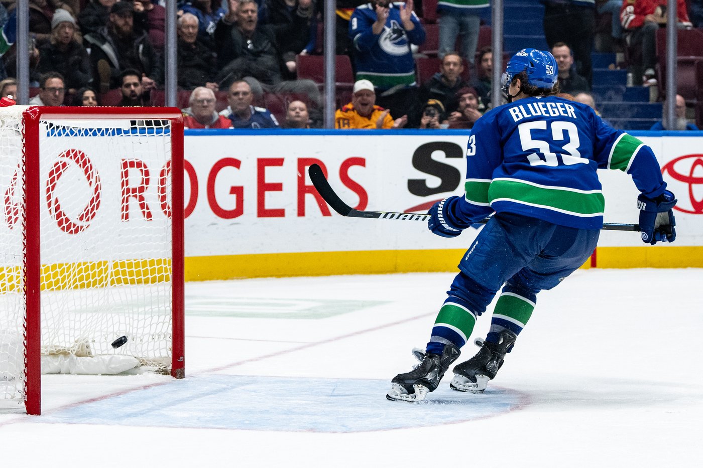 Brannstrom has winner as Canucks beat Blackhawks 4-1; Bedard held scoreless | iNFOnews.ca