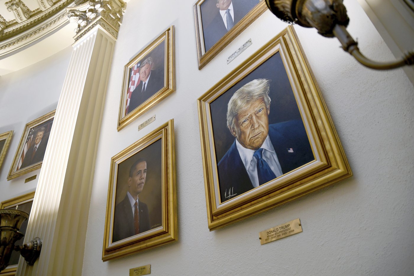 New Trump portrait donated by White House hangs in Colorado Capitol after earlier one drew his ire | iNFOnews.ca New Trump portrait donated by White House hangs in Colorado Capitol after earlier one drew his ire | iNFOnews.ca