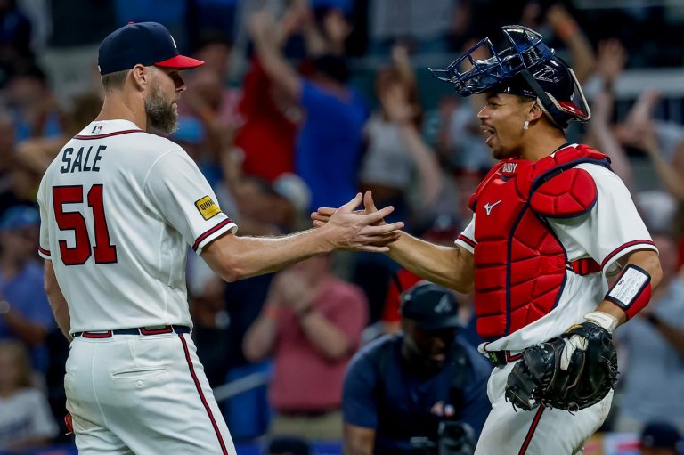 Sale throws a 5-hit shutout as Braves sweep Dodgers | iNFOnews.ca