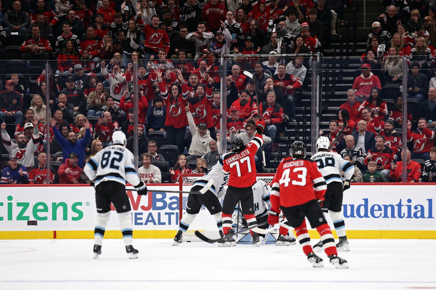 Nick Schmaltz scores NHL-best 5th goal and Mammoth beat Devils 5-3 | iNFOnews.ca