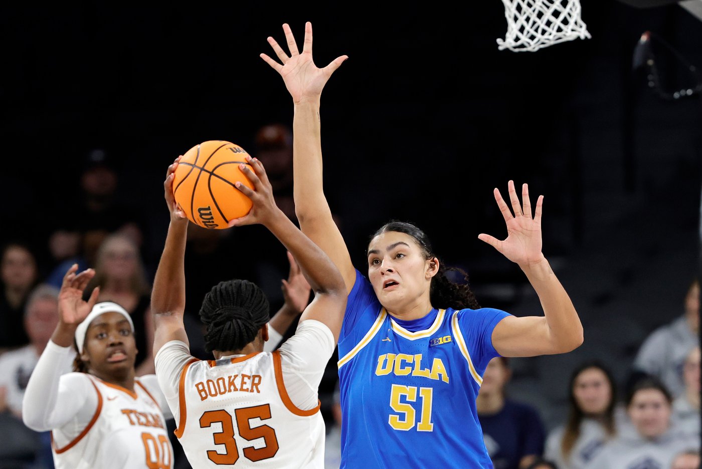 No. 4 Texas beats No. 3 UCLA 76-65 to advance to Players Era Championship final | iNFOnews.ca