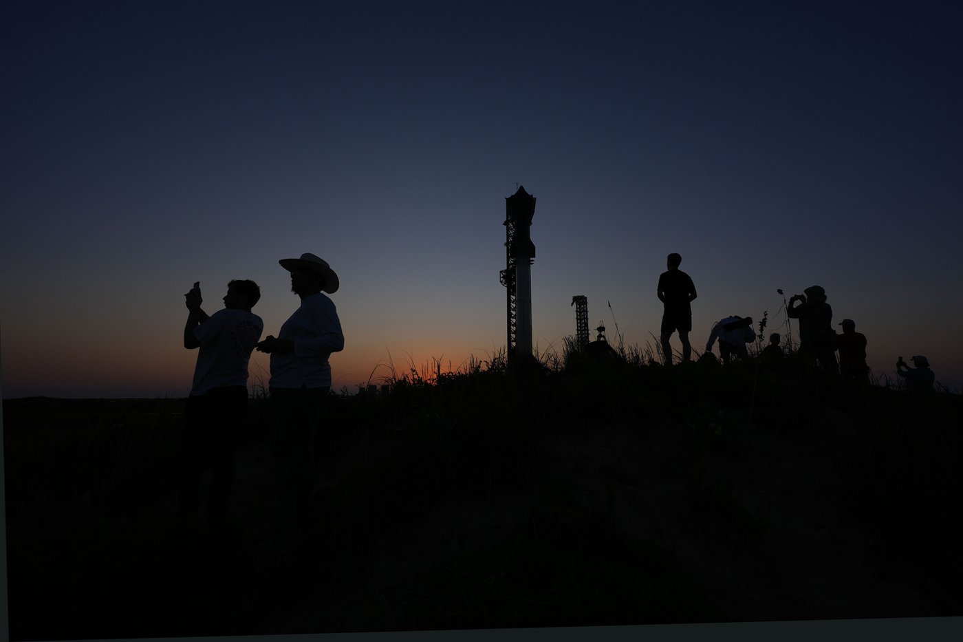 In an engineering feat, mechanical SpaceX arms catch Starship rocket booster back at the launch pad | iNFOnews.ca In an engineering feat, mechanical SpaceX arms catch Starship rocket booster back at the launch pad | iNFOnews.ca