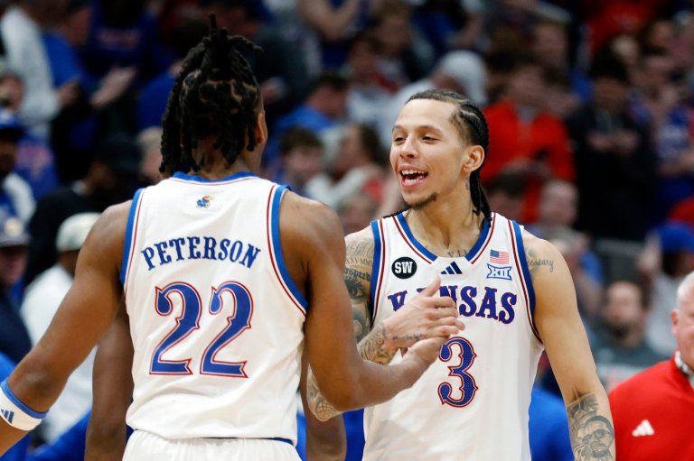 White scores 23 as No. 14 Kansas rebounds with 69-56 win over No. 5 Houston | iNFOnews.ca