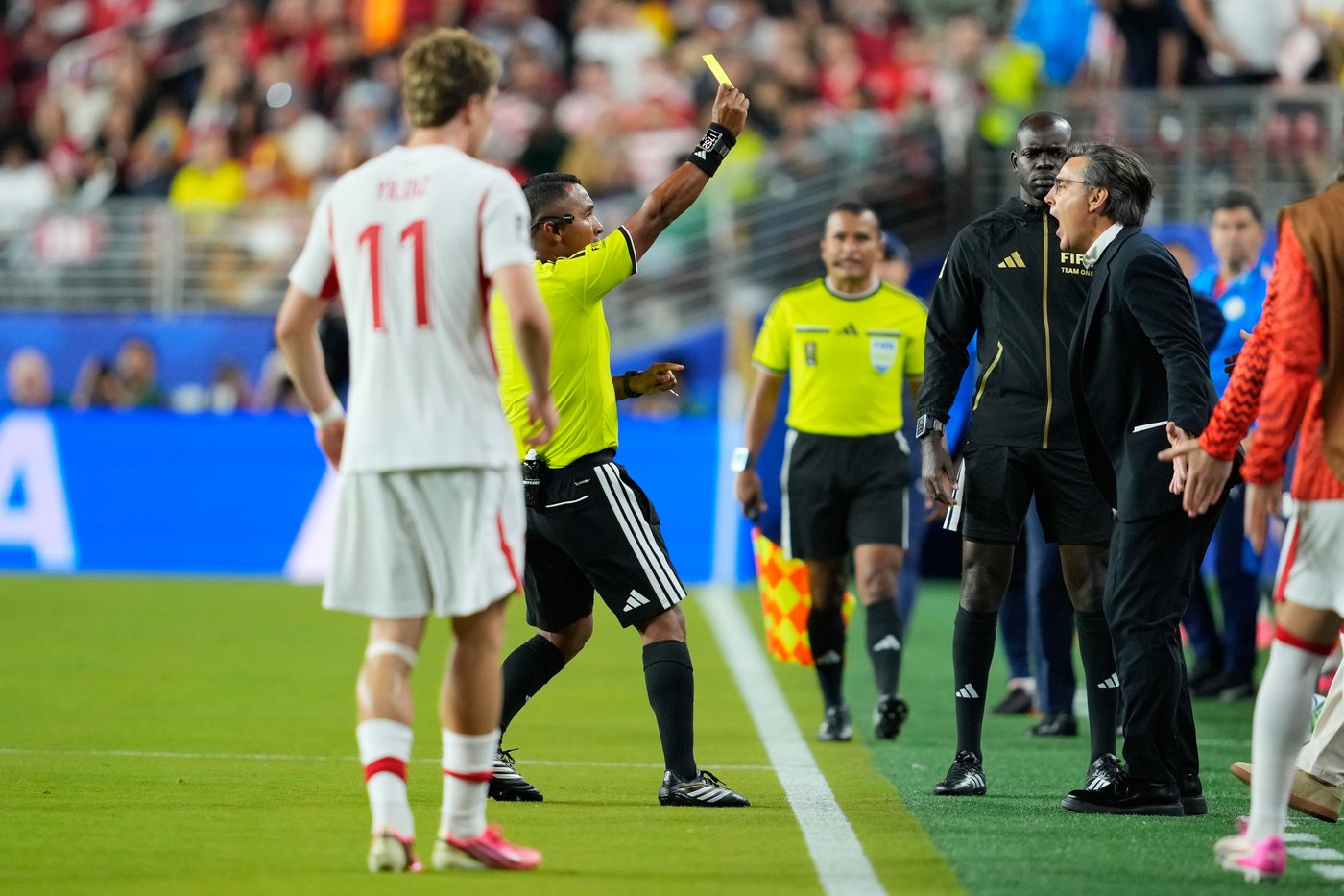 Turkey coach Montella says he won't resign after winless World Cup start, admonishes heckling fans | iNFOnews.ca