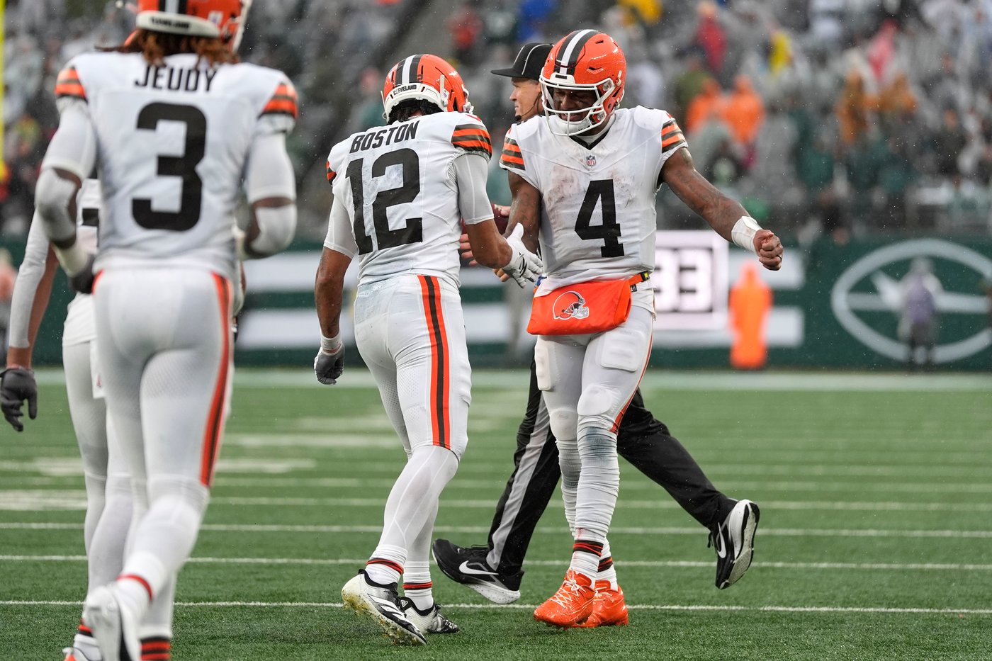 A late botched punt in rain helps sink Browns in loss to Jets that ends 3-game win streak | iNFOnews.ca