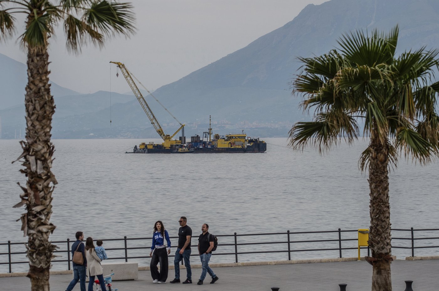 Experts start complex recovery of a superyacht that sank off Sicily, killing 7 | iNFOnews.ca