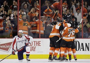 Strong month, Bruins' losing combined to get Flyers into playoff race | iNFOnews.ca CP32052364