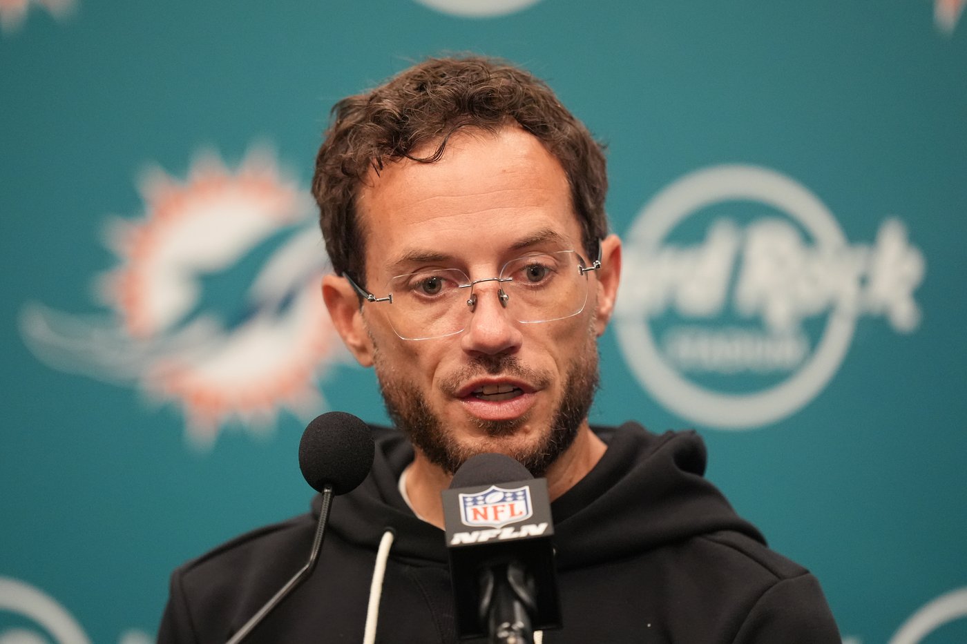 Dolphins coach Mike McDaniel is standing by Tua Tagovailoa despite QB's recent struggles | iNFOnews.ca