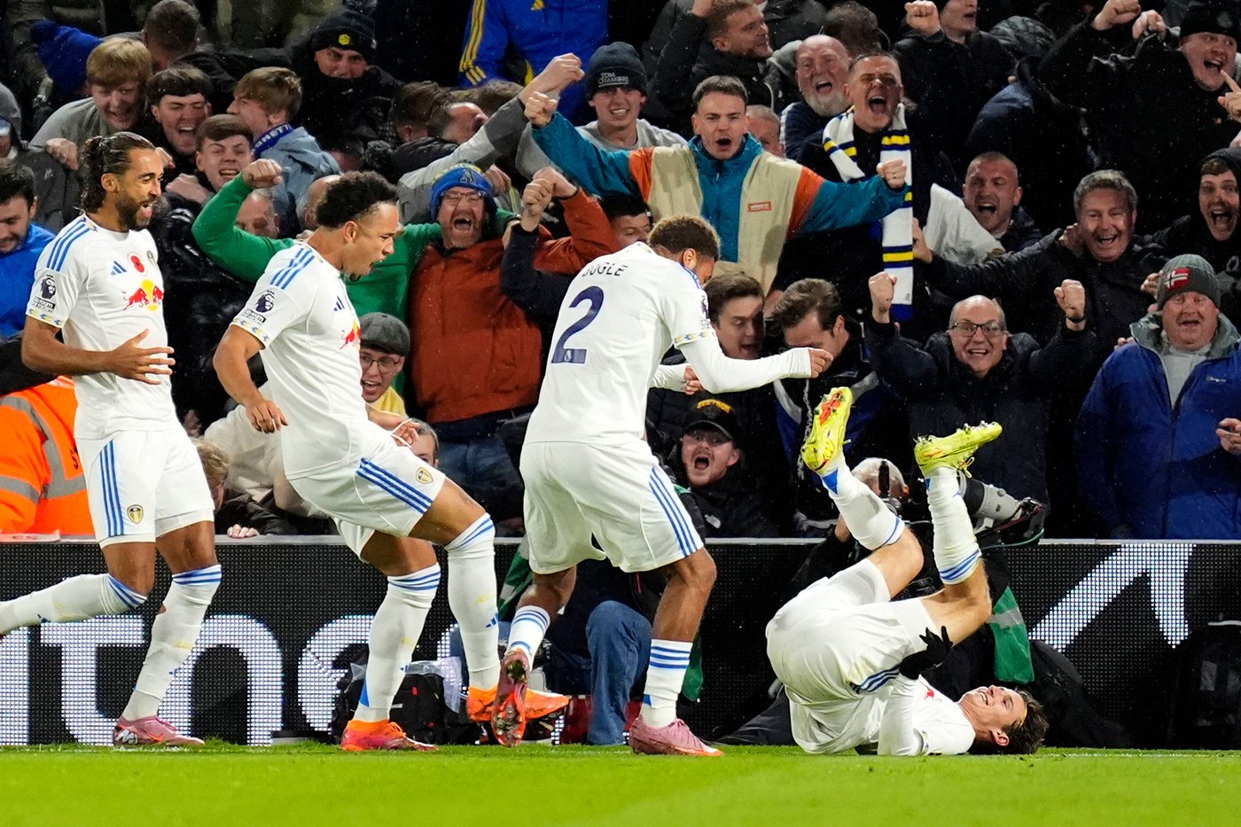 Aaronson scores early as Leeds beat struggling West Ham 2-1 in Premier League | iNFOnews.ca