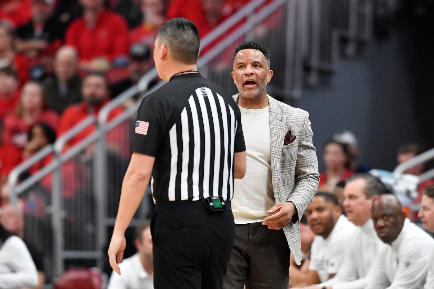 Georgia Tech fires coach Damon Stoudamire following a 12-game losing streak to end his 3rd season | iNFOnews.ca Georgia Tech fires coach Damon Stoudamire following a 12-game losing streak to end his 3rd season | iNFOnews.ca