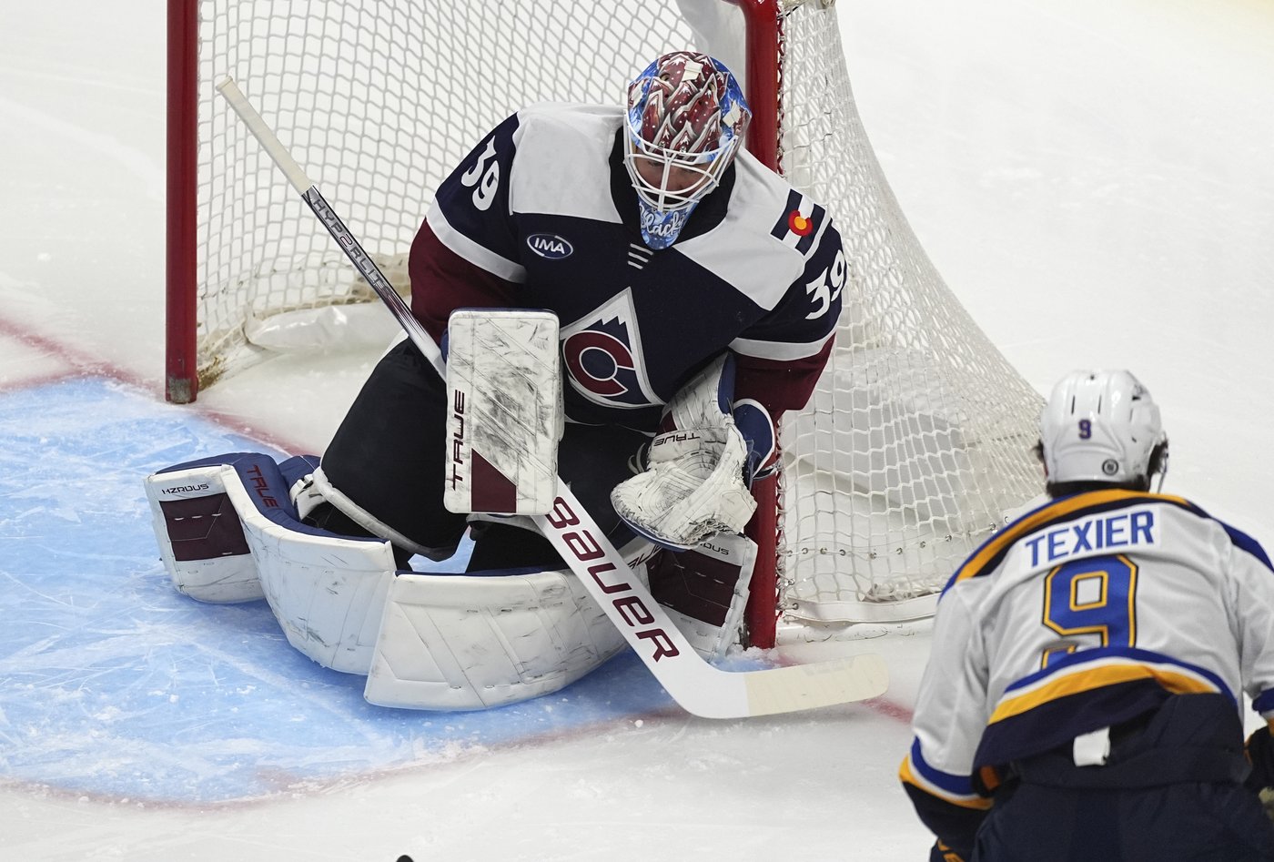 Drouin has 2 goals and an assist, Necas scores in home debut and Avalanche blank Blues 5-0 | iNFOnews.ca